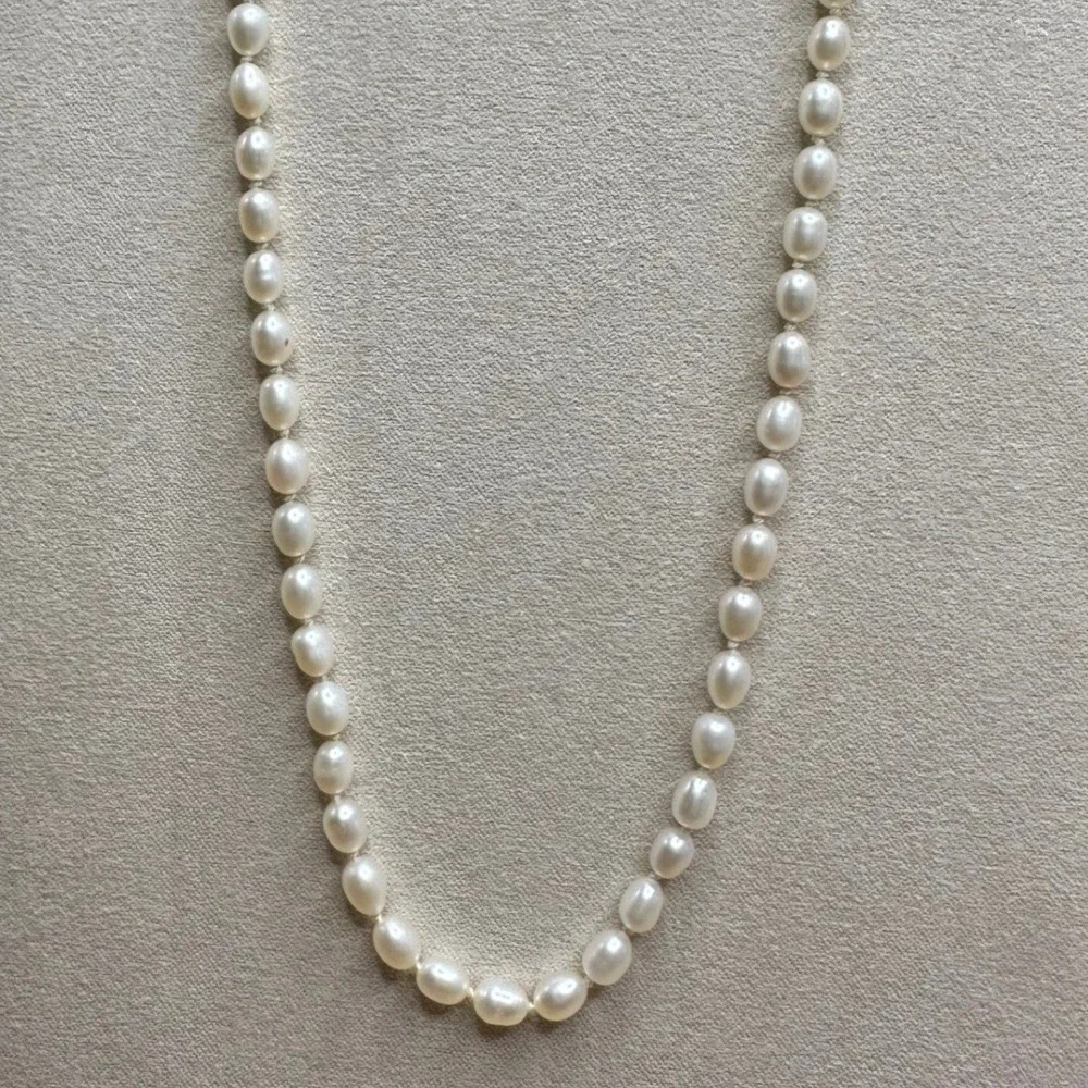 Vintage Women Freshwater Pearl Necklace 21in White Sterling Silver Clasp Oval
